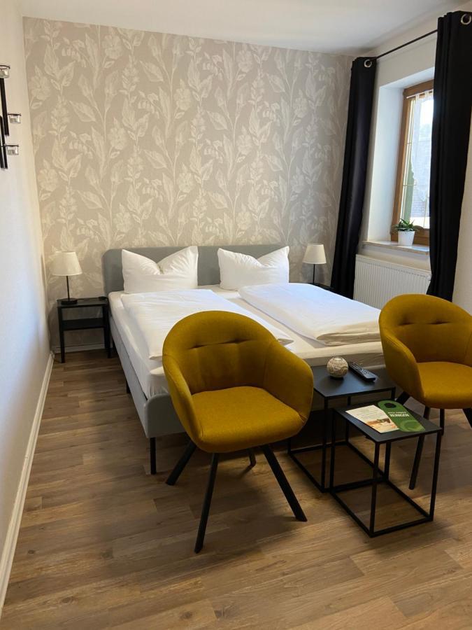 Hotel Garni Zum Rebstock Наумбург Экстерьер фото
