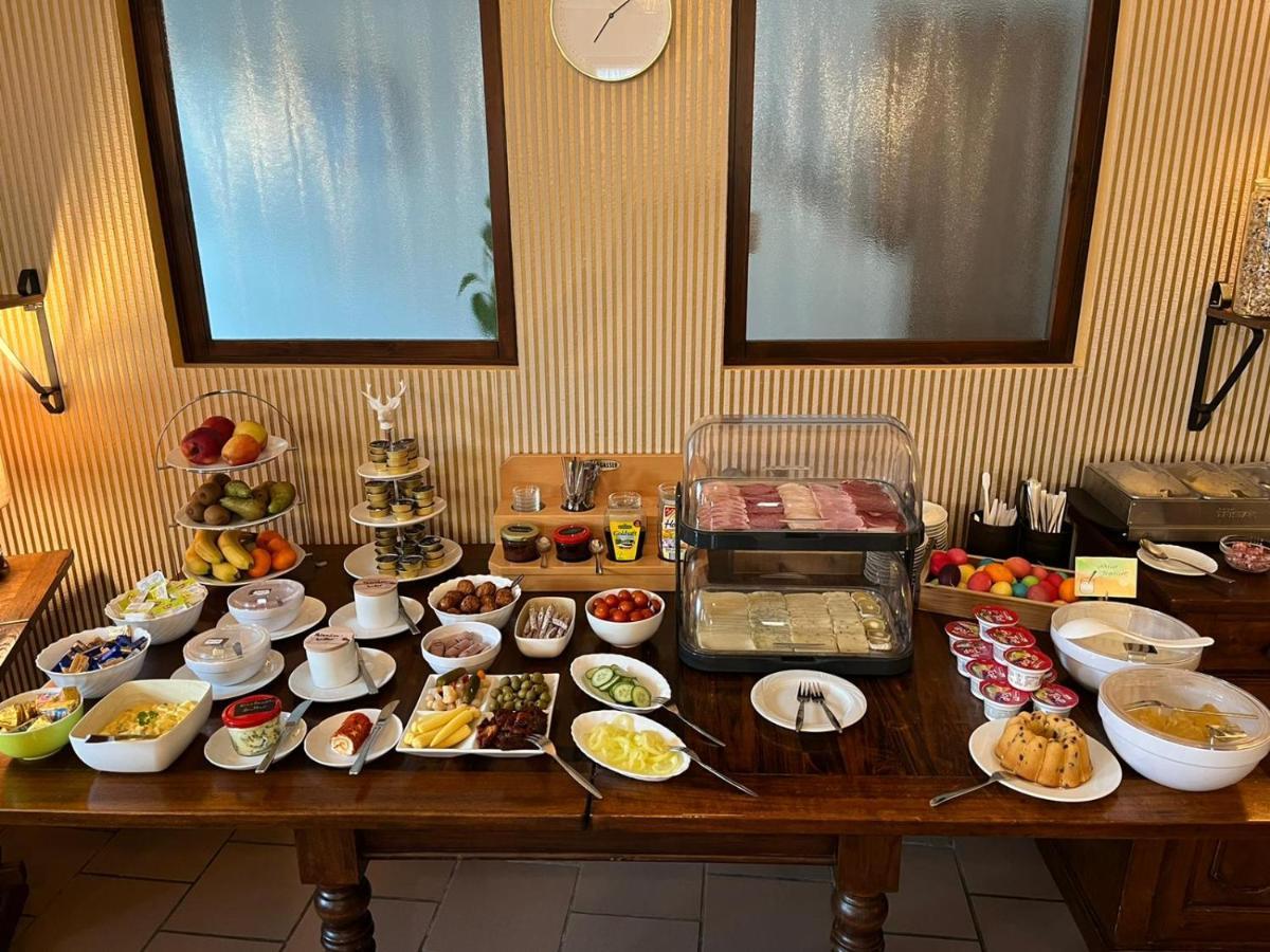 Hotel Garni Zum Rebstock Наумбург Экстерьер фото