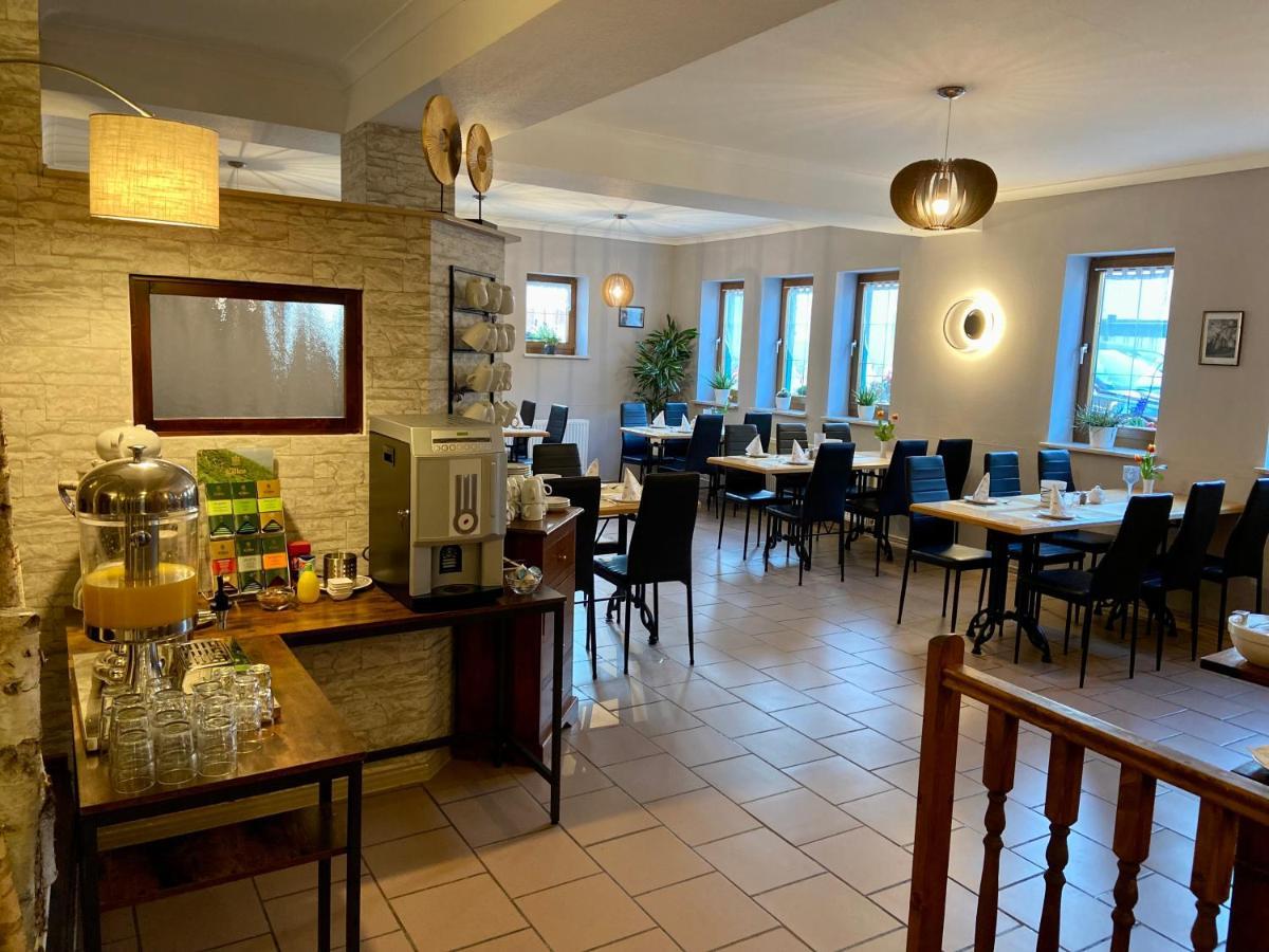 Hotel Garni Zum Rebstock Наумбург Экстерьер фото