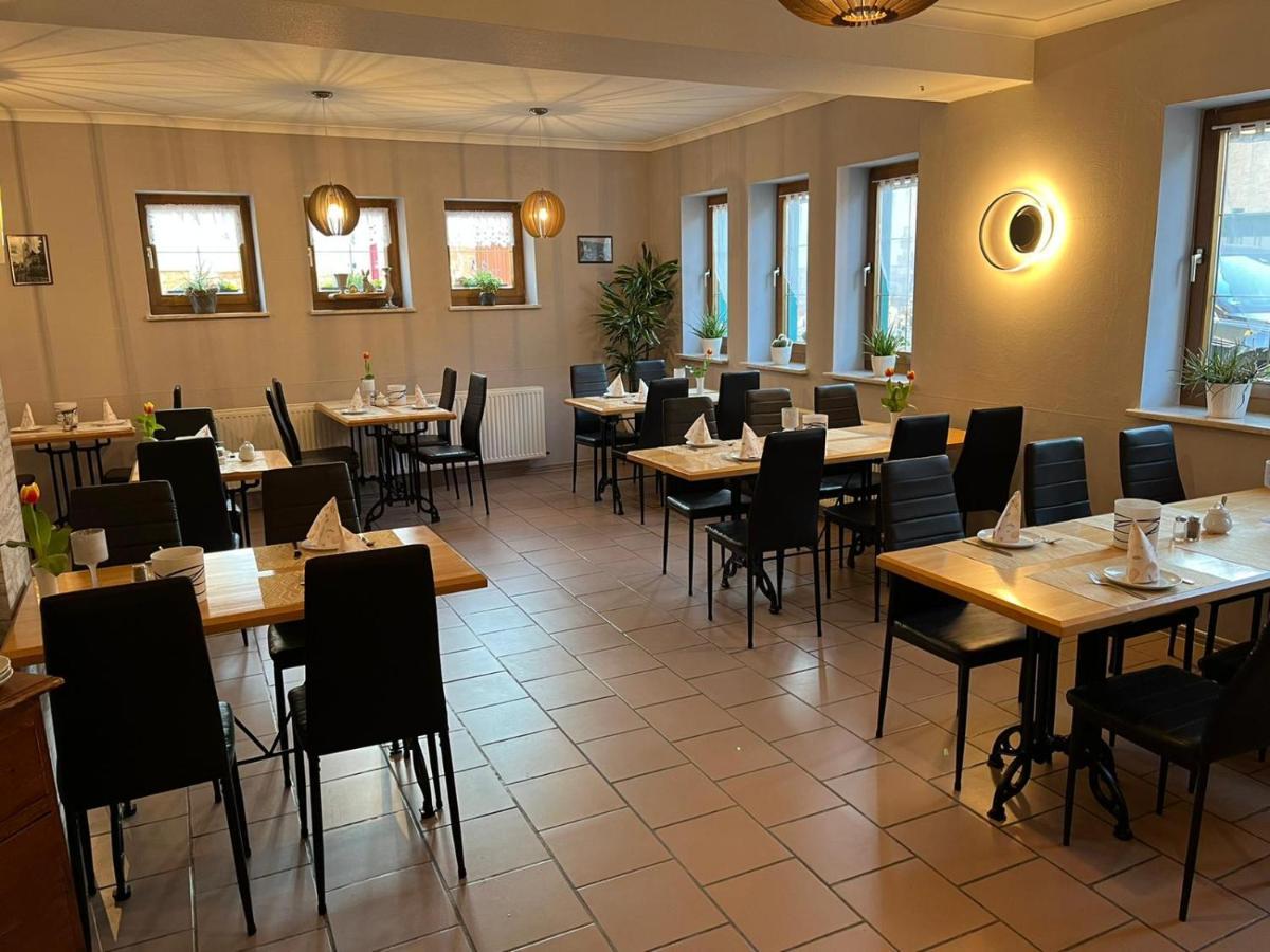 Hotel Garni Zum Rebstock Наумбург Экстерьер фото