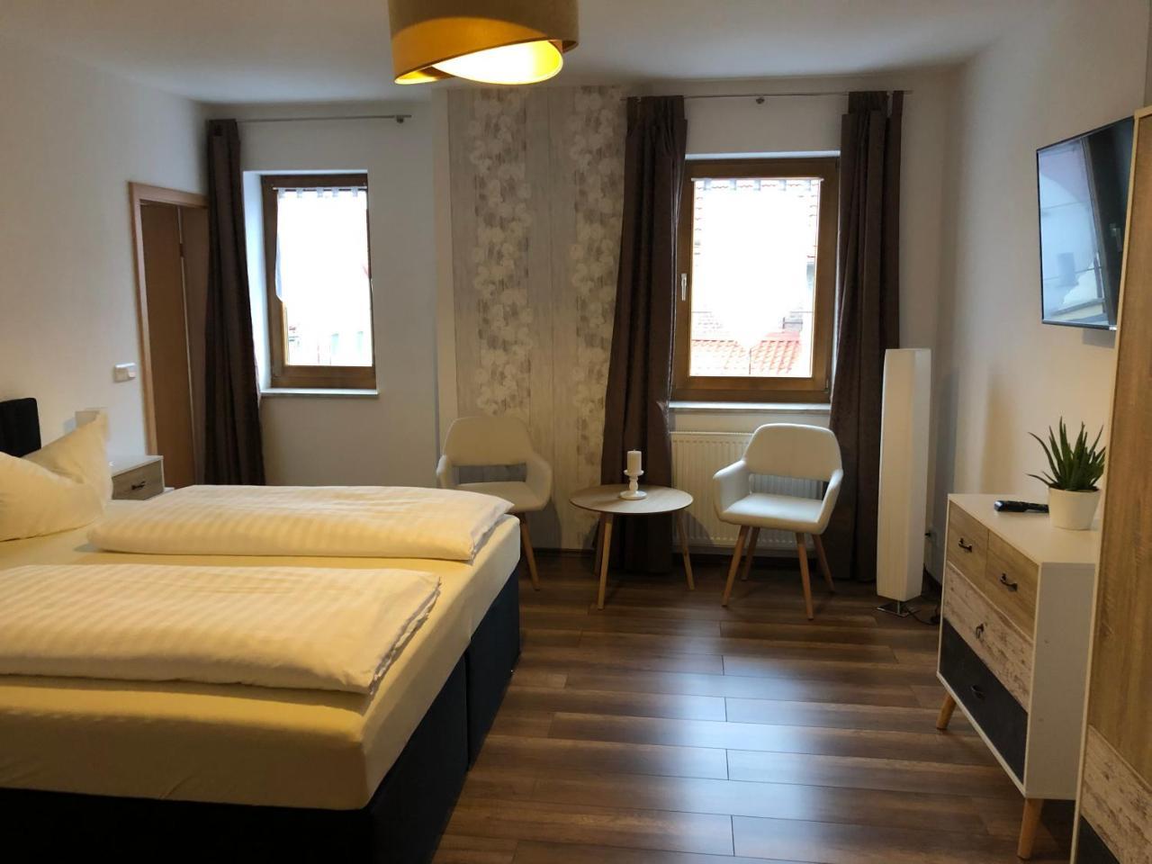 Hotel Garni Zum Rebstock Наумбург Экстерьер фото