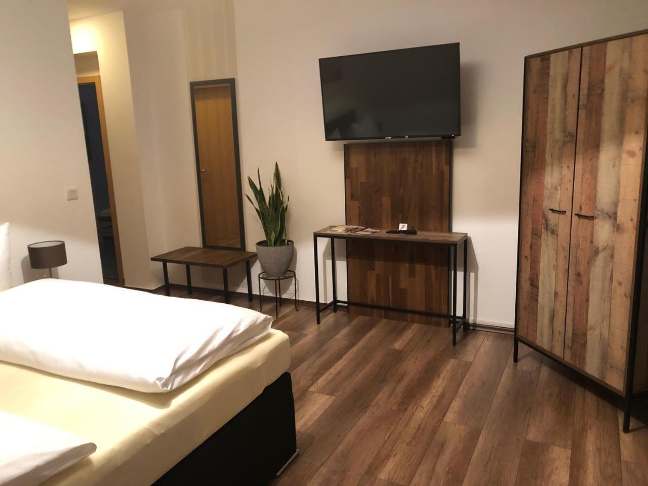Hotel Garni Zum Rebstock Наумбург Экстерьер фото