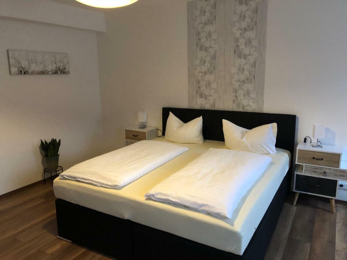 Hotel Garni Zum Rebstock Наумбург Экстерьер фото