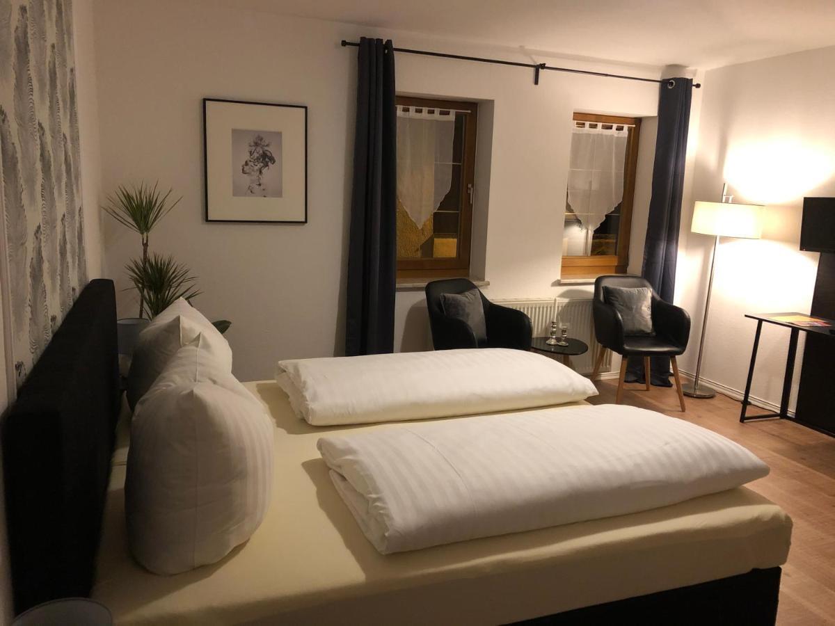Hotel Garni Zum Rebstock Наумбург Экстерьер фото