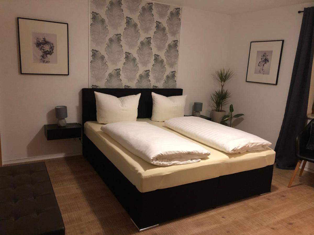 Hotel Garni Zum Rebstock Наумбург Экстерьер фото